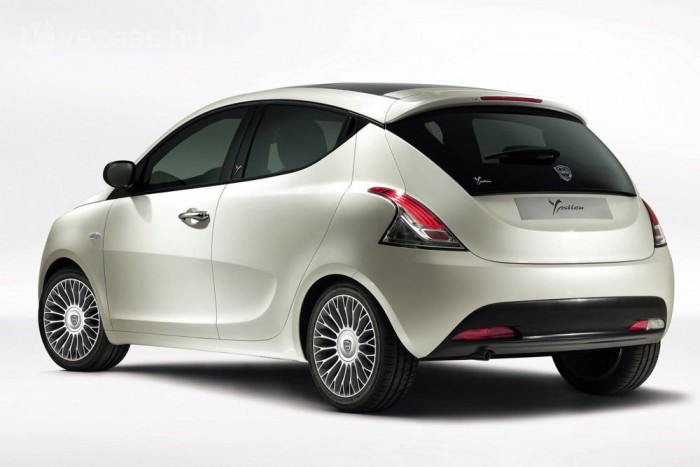 Ötajtóssá alakul a Lancia Ypsilon 6