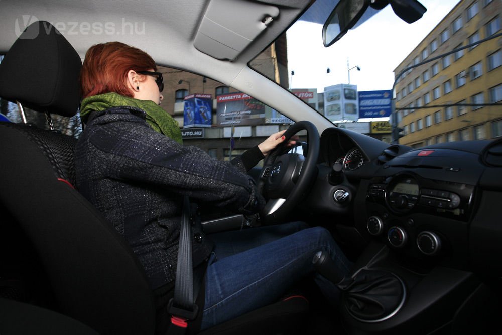 Nagyon könnyen kanyarodik, sosem volt olyan érzésem, hogy egyszer csak kiesek a körforgalomból