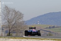 F1: Vettel iskolázott a teszten 25