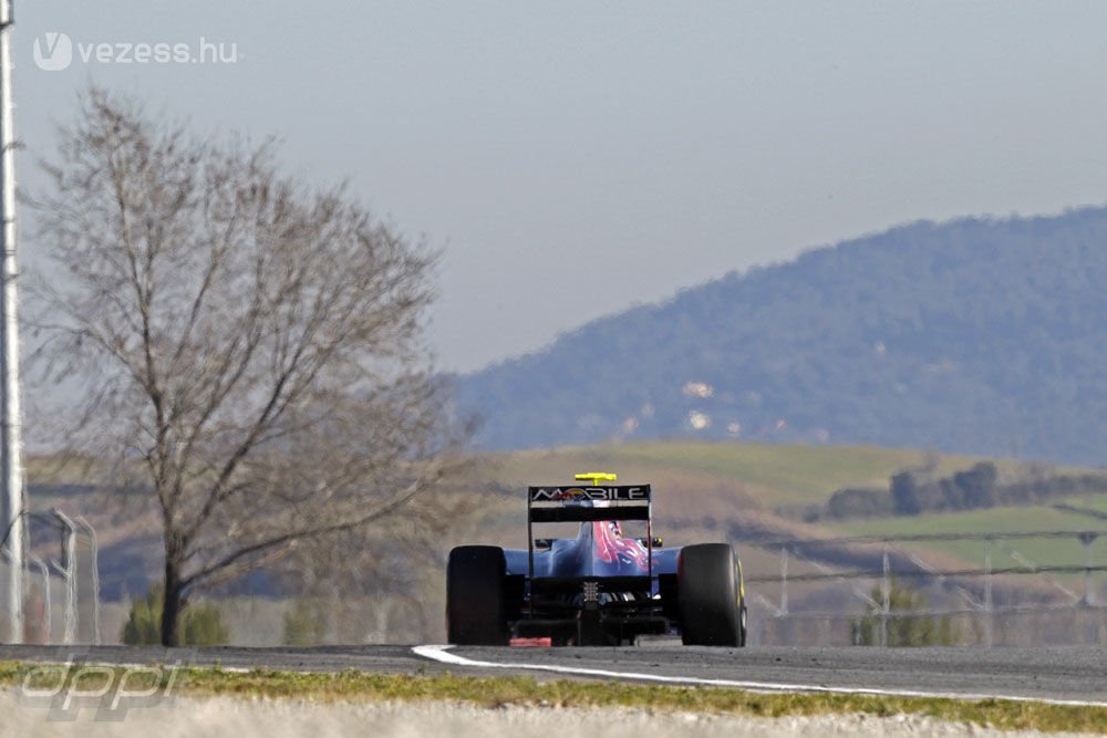 F1: Vettel iskolázott a teszten 8