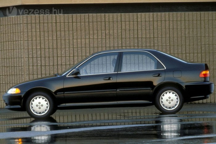 A vonalai még ennek is légiesek. Elég, ha az ablak-fémfelület arányra nézünk