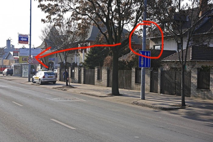 Átrakták a láthatatlan táblát 4 | Vezess Rajzolónk igényes grafikája jelzi, honnan hová került a tábla