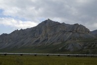 A Datlon Highway végig követi a tájon átívelő Transz Alaszkai olajvezetéket