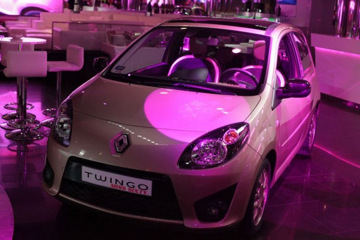 Vulévu kusé ávekmoá? – egy Twingóban 7 | Vezess Az ünnepi cuki autót a Renault csak egy évig gyártja