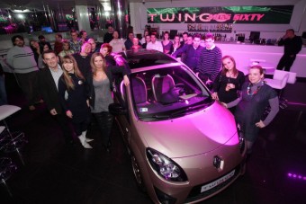 Vulévu kusé ávekmoá? - egy Twingóban