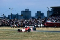 Alain Prost szórakoztatja az argentin közönséget 1980-ban