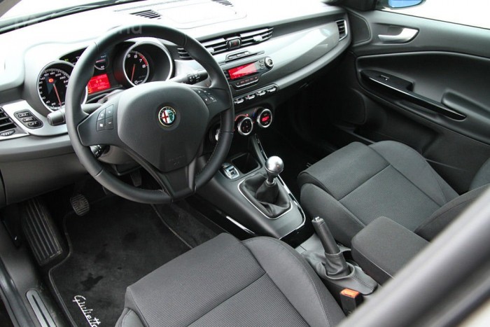 Csak szűk határok között állítható a kormány