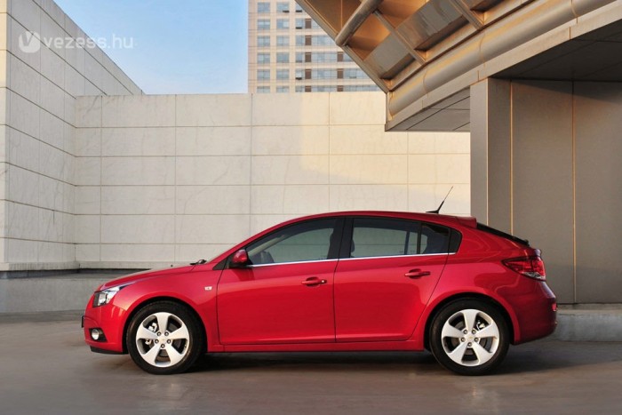 Itt a praktikus, családi Chevrolet 4