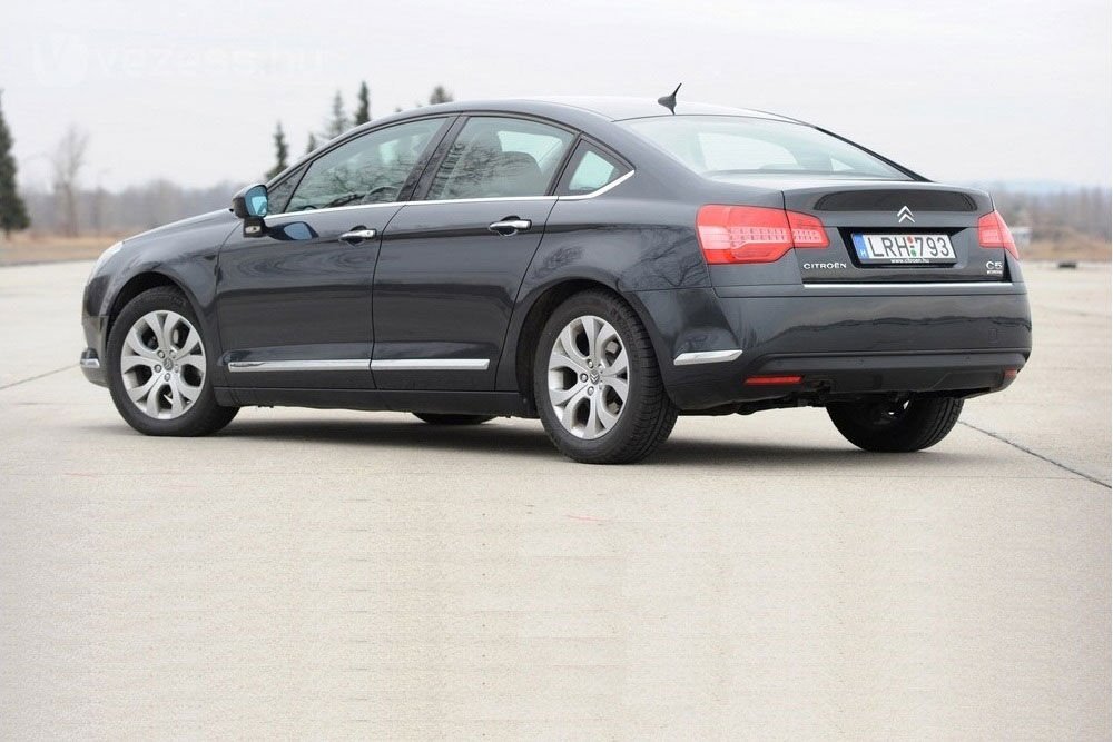 A Citroën C5 második generációja 2008-ban jelent meg