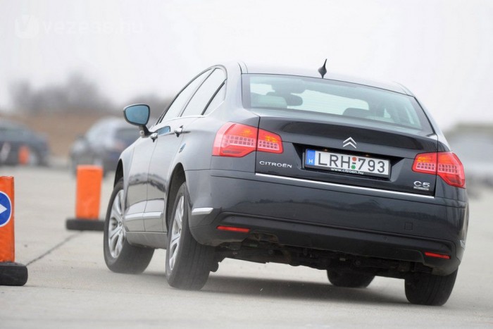 A hatalmas kormánnyal ilyenkor nagy a küzdelem