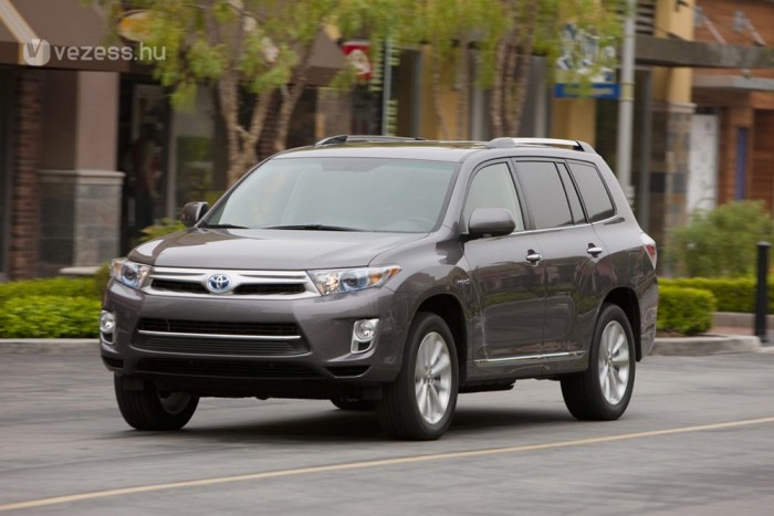 Gond kétmillió Toyota lassításával