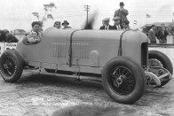 A DuPont Motors által indított autó az ígéretes 19. helyről rajtolt az 1930-as futamon, ám a 22. körben egy baleset miatt a verseny feladására kényszerültek