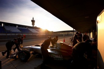 F1: Új kezekben a Mercedes GP