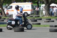 Nézzük csak az első kereket, ott van benne a villanymotor