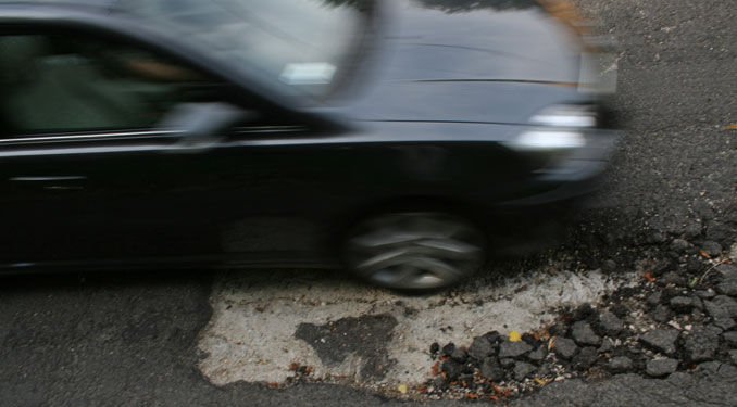 Új utak helyett marad a kátyúzás – videó 1