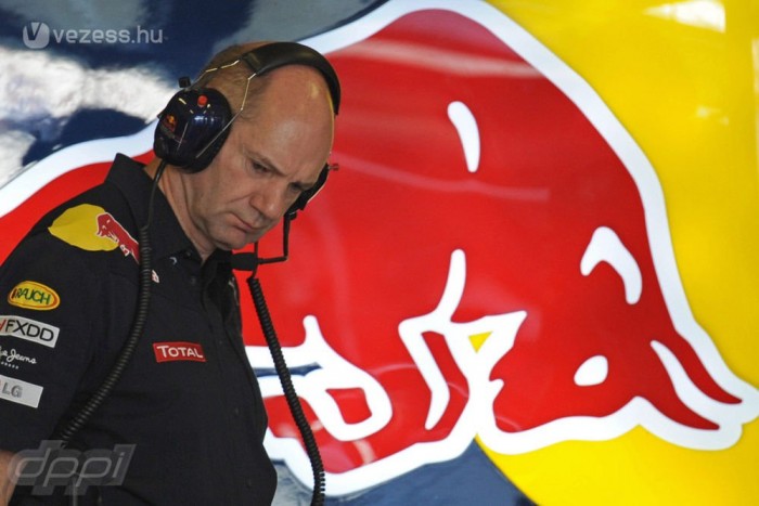 F1: Newey nemet mondott a Ferrarinak