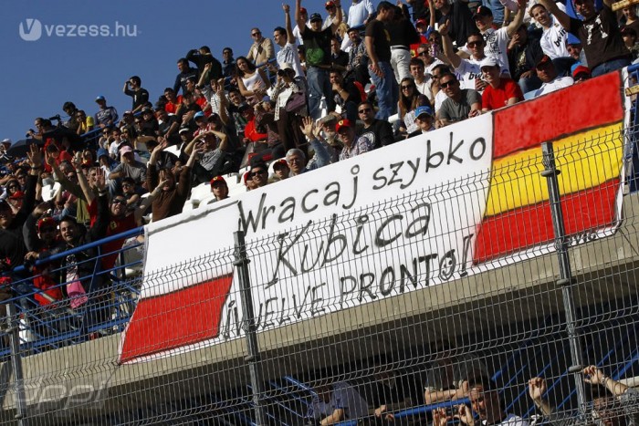 F1: Gigantikus fotómontázs Kubicának 3