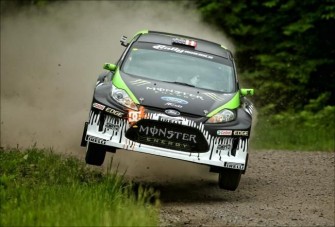 Ken Block kipróbálta új autóját murván