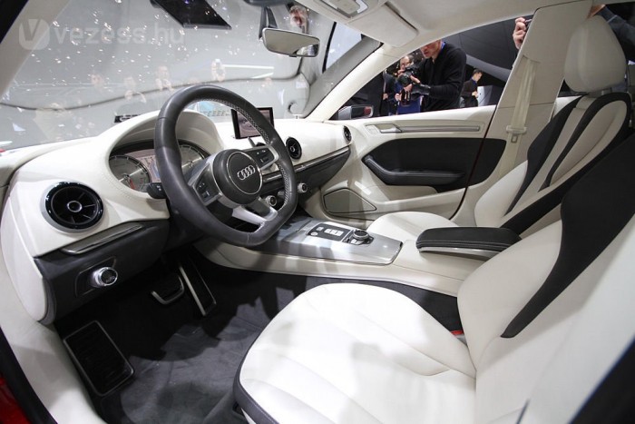 Az utasok internetezhetnek a fedélzeti hotspottal 