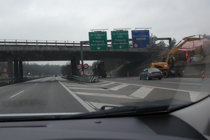 A Vezess.hu megérkezett Genfbe 8 | Vezess Azért Svájcban is van hiba: itt most mennyivel lehet menni?