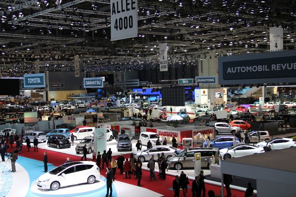 43985_340875_1000x700.jpg | Vezess | Vezess Az egyik kiállítócsarnok a lépcső tetejéről