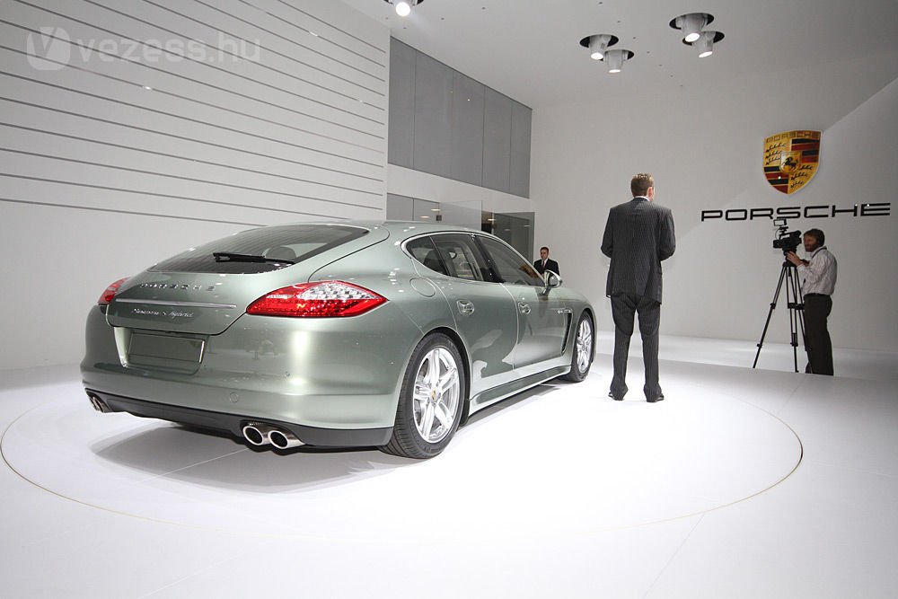 Panamera S Hybrid: hátsó ablaktörlő alapáron 15