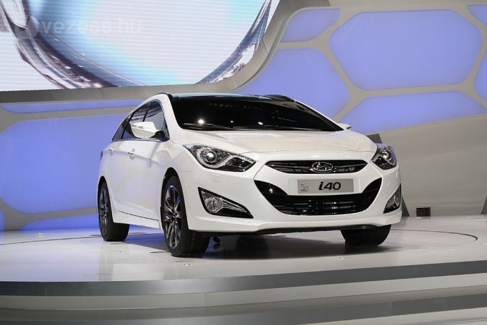 A Passat ellen megy a Hyundai 10 | Vezess Papíron 4,3 liter az 1,7 CRDI átlagfogyasztása a feláras BlueDrive-csomaggal