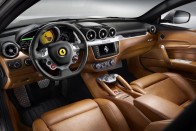 Ferrari FF belső, minden ami szemnek ingere