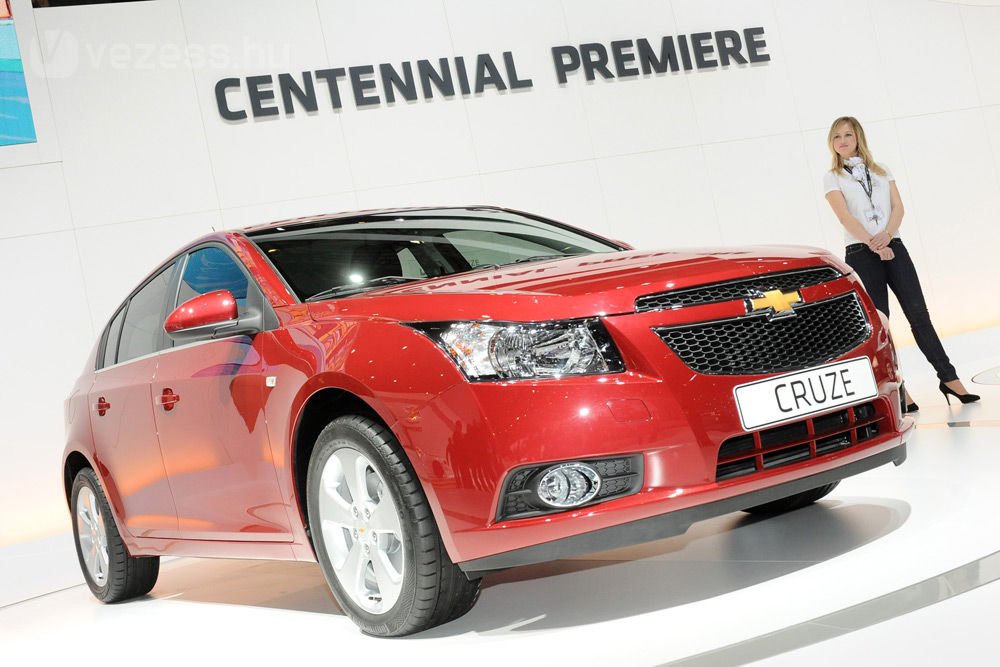 Nyáron kezdődik az ötajtós Cruze értékesítése