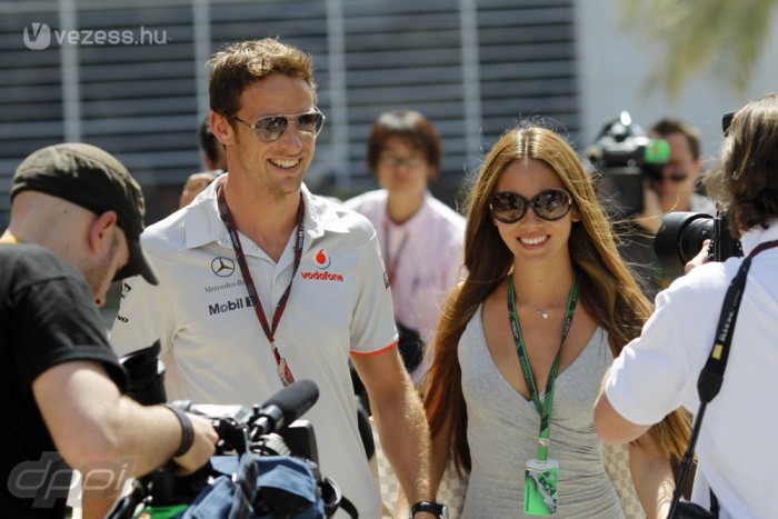 F1: Button kiszáll, ha apa lesz