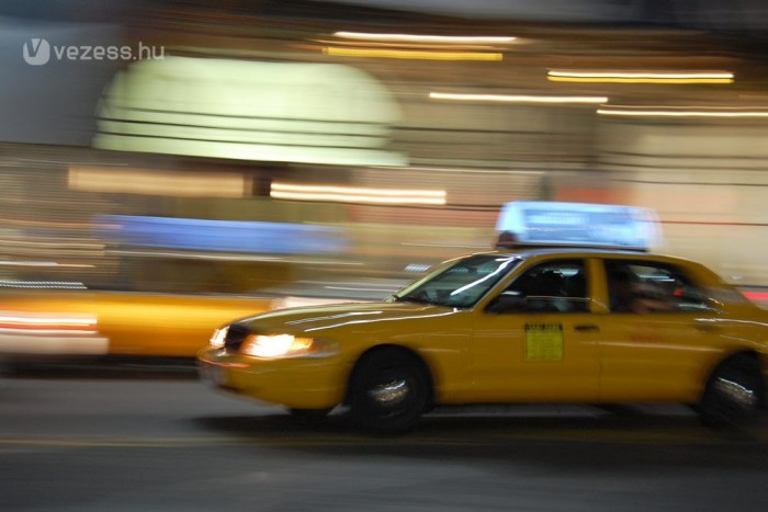 Elgázolta utasait a taxis