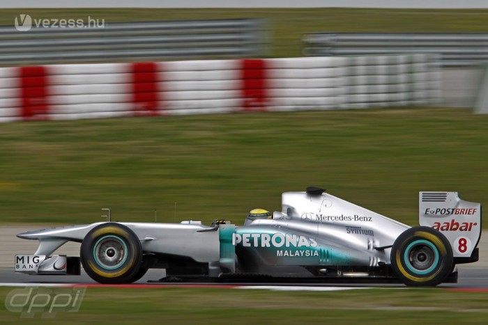 F1: A Mercedes lassú, de Rosberg örül