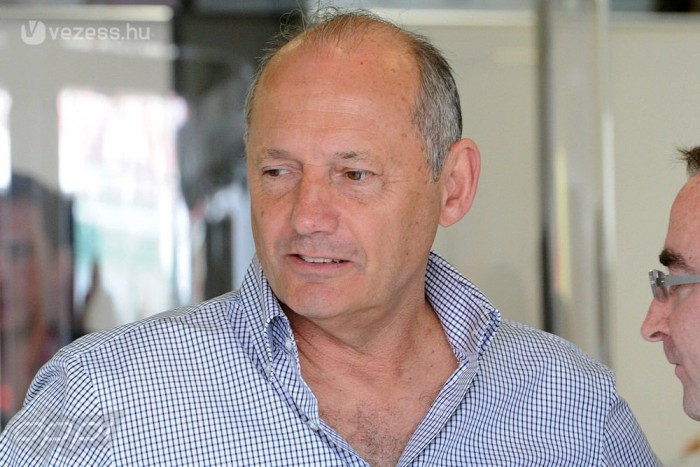 F1: Fél évig nem vezethet a McLaren-vezér