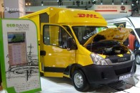 Zajtalanul viszi a csomagot a DHL 2