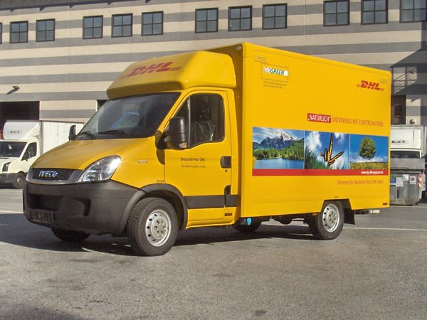 Zajtalanul viszi a csomagot a DHL 5