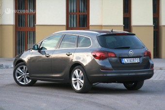 Családapák kedvence - új Astra kombi