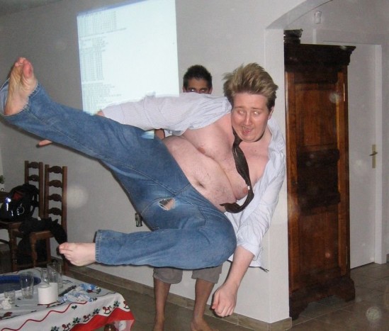 Versenyautó az alkalmi Ninja ellen