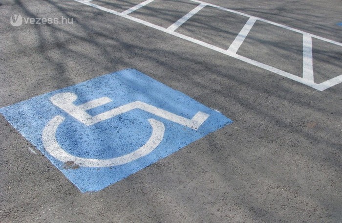 Rokkantkártya miatt lemondott egy képviselő