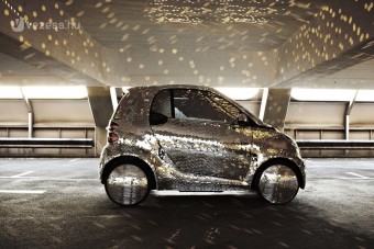 Diszkógömb autóból