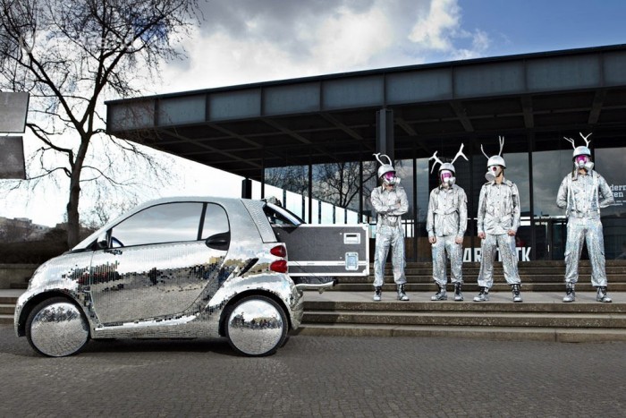 Diszkógömb autóból 4 | Vezess Diszkógömb autóból 4