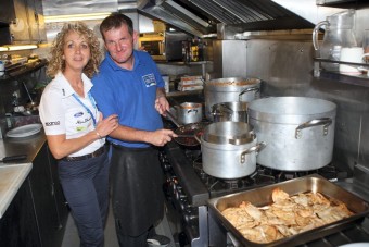 13 000 tál étel a ralipályák mellett