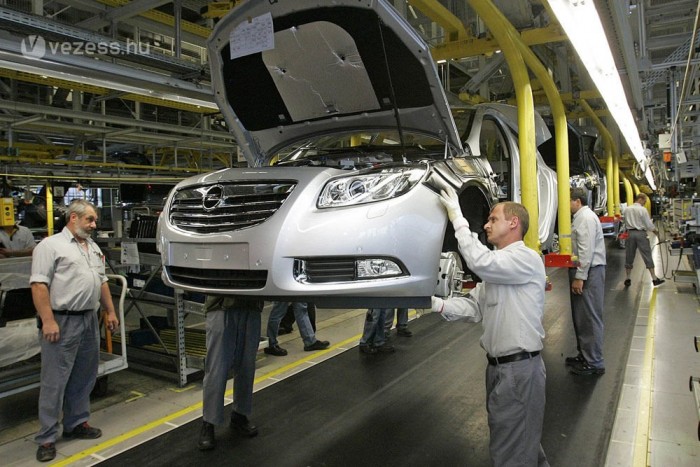 Önként nem mentek, kirúgják az Opel dolgozókat