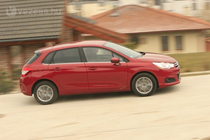 Nem tabu az olcsó üzemanyag 12 | Vezess Méltánylandó, hogy az útfekvés mellett a C4 rugózási kényelme is jó