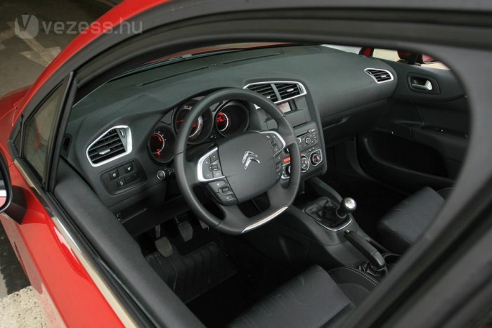 Nem tabu az olcsó üzemanyag 7 | Vezess Látszik az igényes anyaghasználat, ami nem látszik, az az alapos zajszigetelés