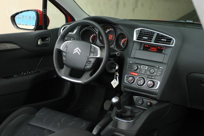 Nem tabu az olcsó üzemanyag 13 | Vezess Jól néz ki az alul lapított kormánykerék