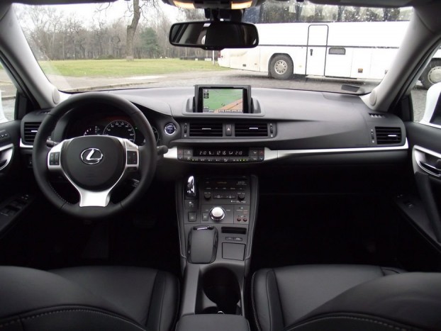 A középkonzolon el lehet szöszmötölni pár órát