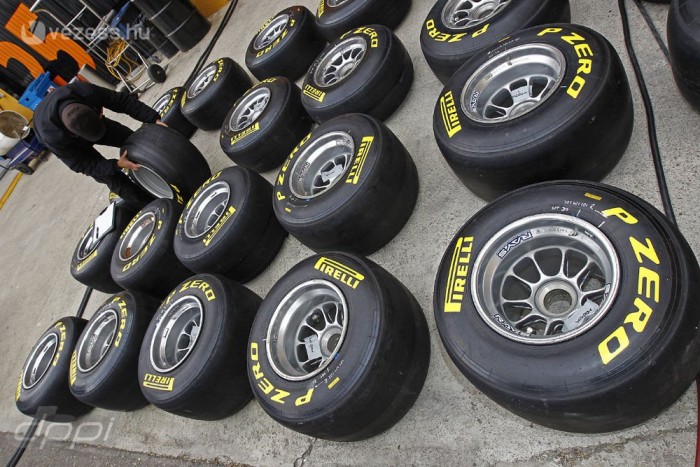 F1: Plusz gumit kapnak a csapatok