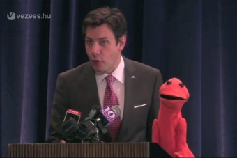 Kesztyűbáb a Ford új szóvivője