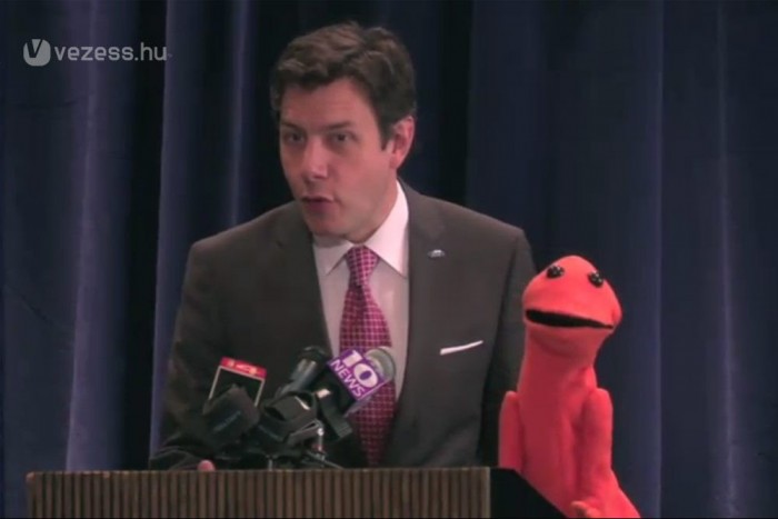 Kesztyűbáb a Ford új szóvivője