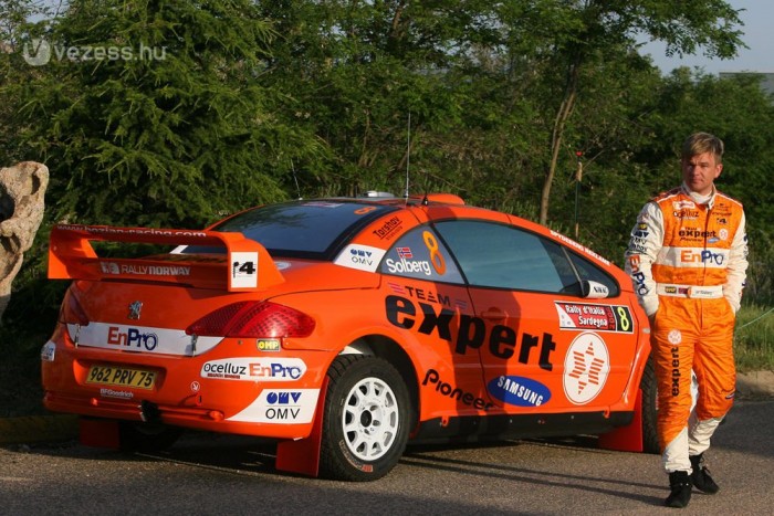 Új színekkel száguld Henning Solberg 5